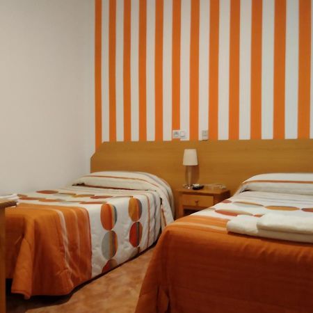 Pension Dominguez Madrid Esterno foto
