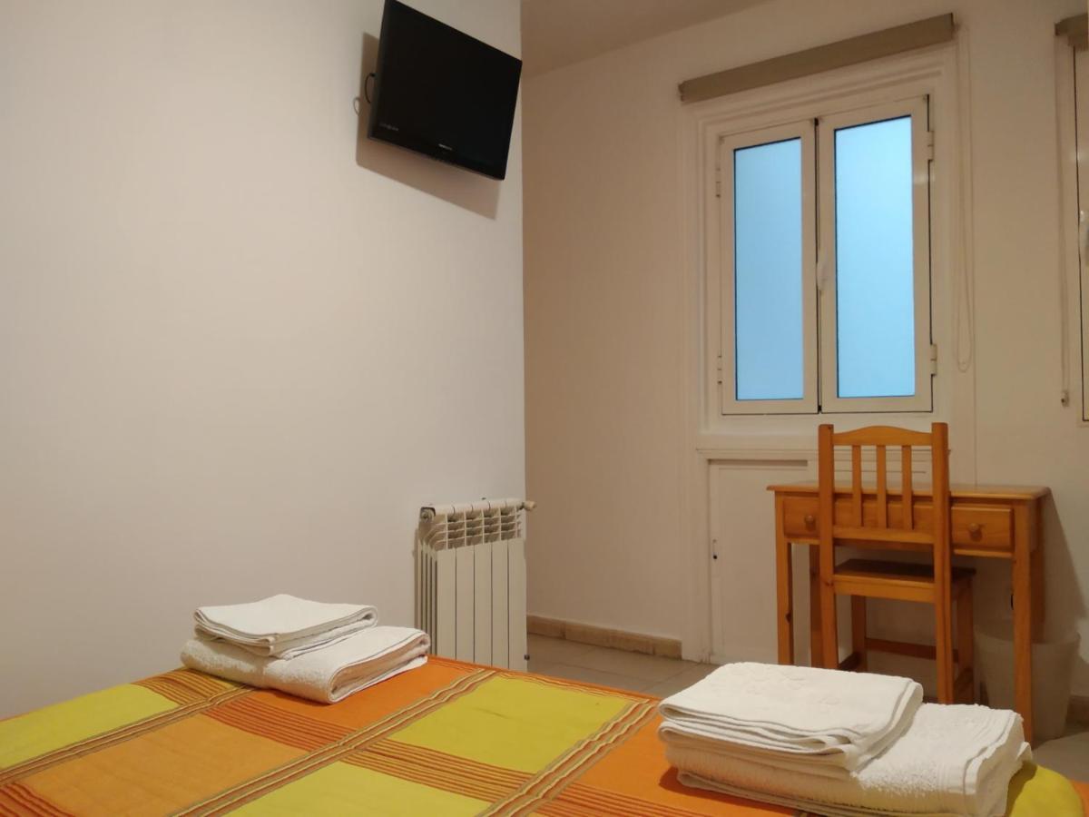 Pension Dominguez Madrid Esterno foto
