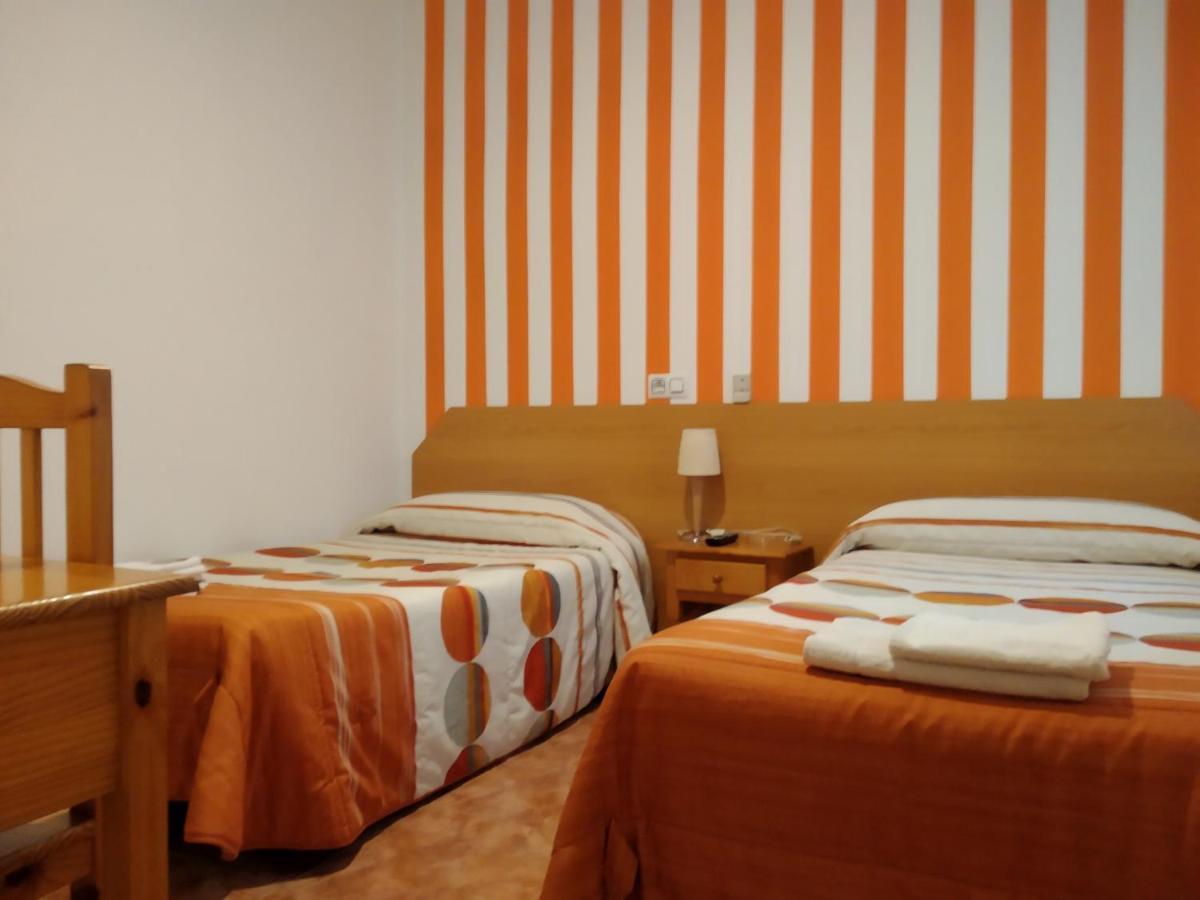 Pension Dominguez Madrid Esterno foto