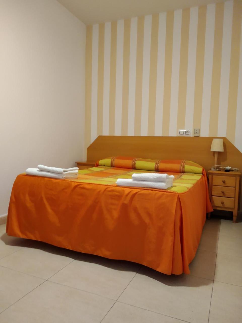 Pension Dominguez Madrid Esterno foto