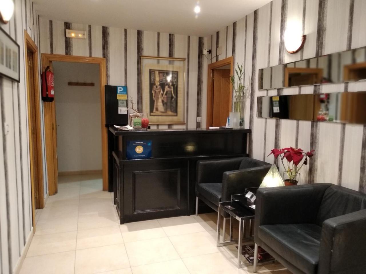 Pension Dominguez Madrid Esterno foto