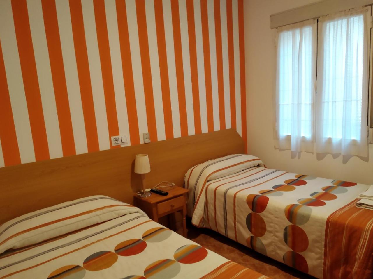 Pension Dominguez Madrid Esterno foto