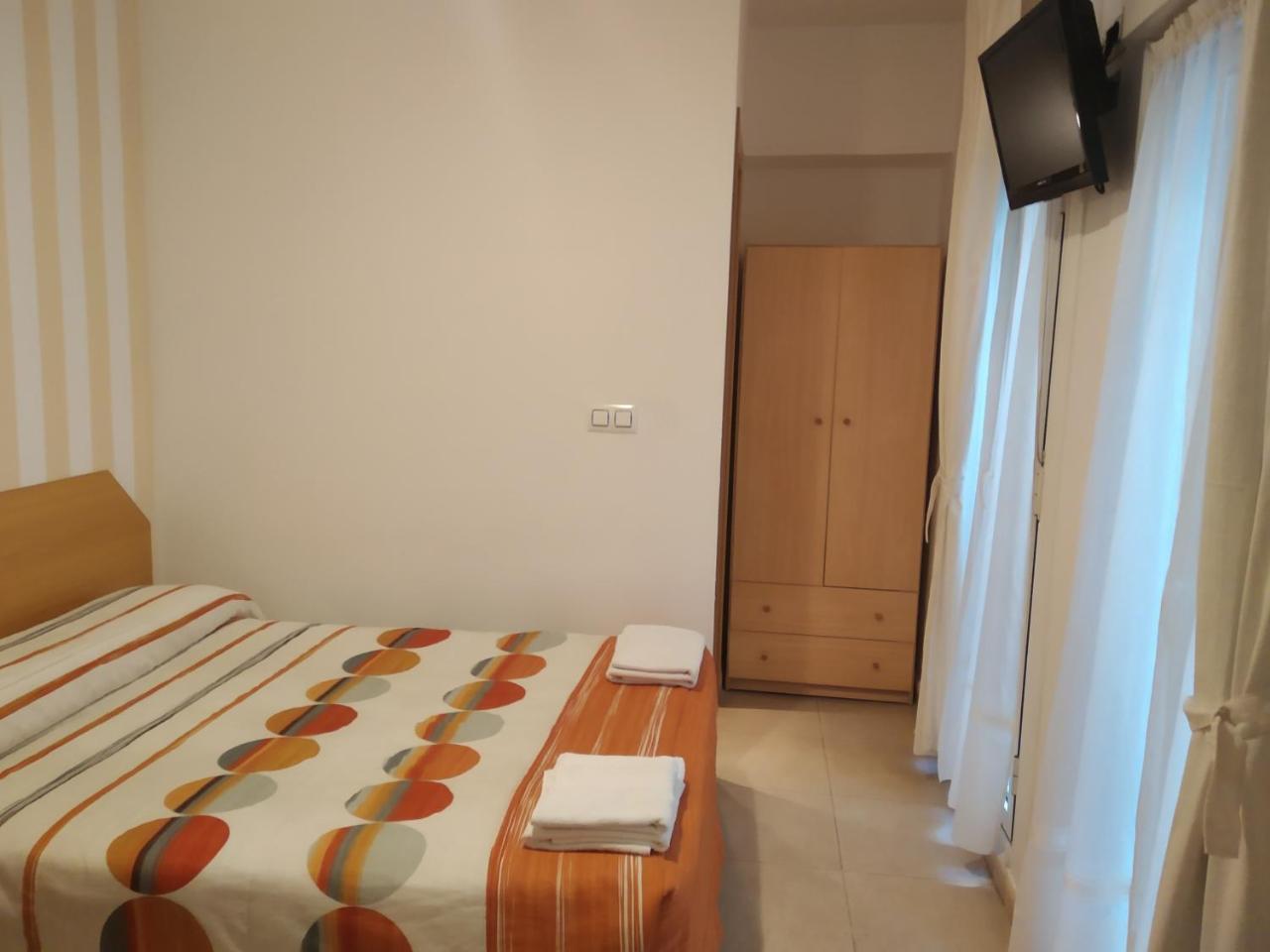 Pension Dominguez Madrid Esterno foto
