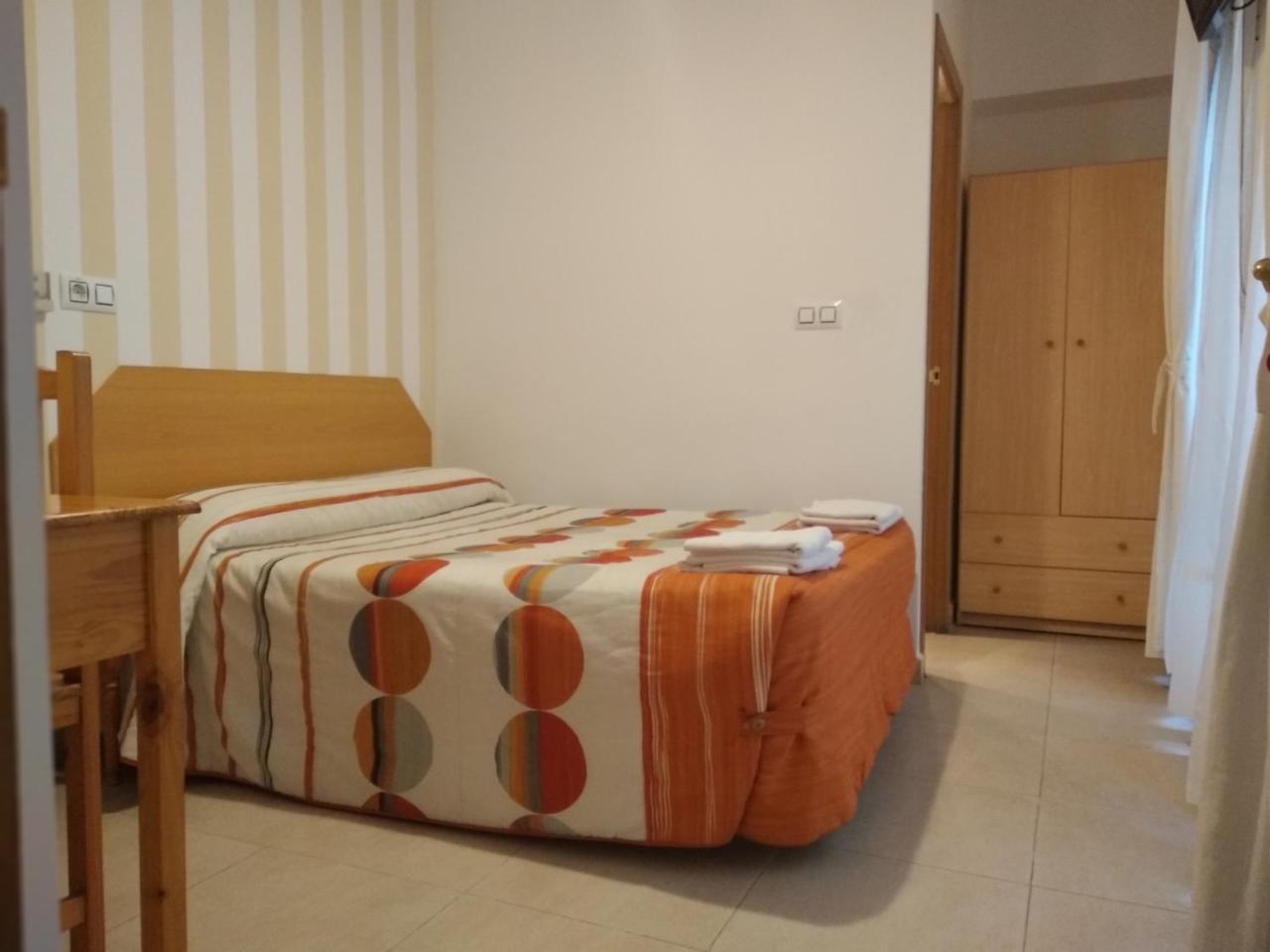 Pension Dominguez Madrid Esterno foto