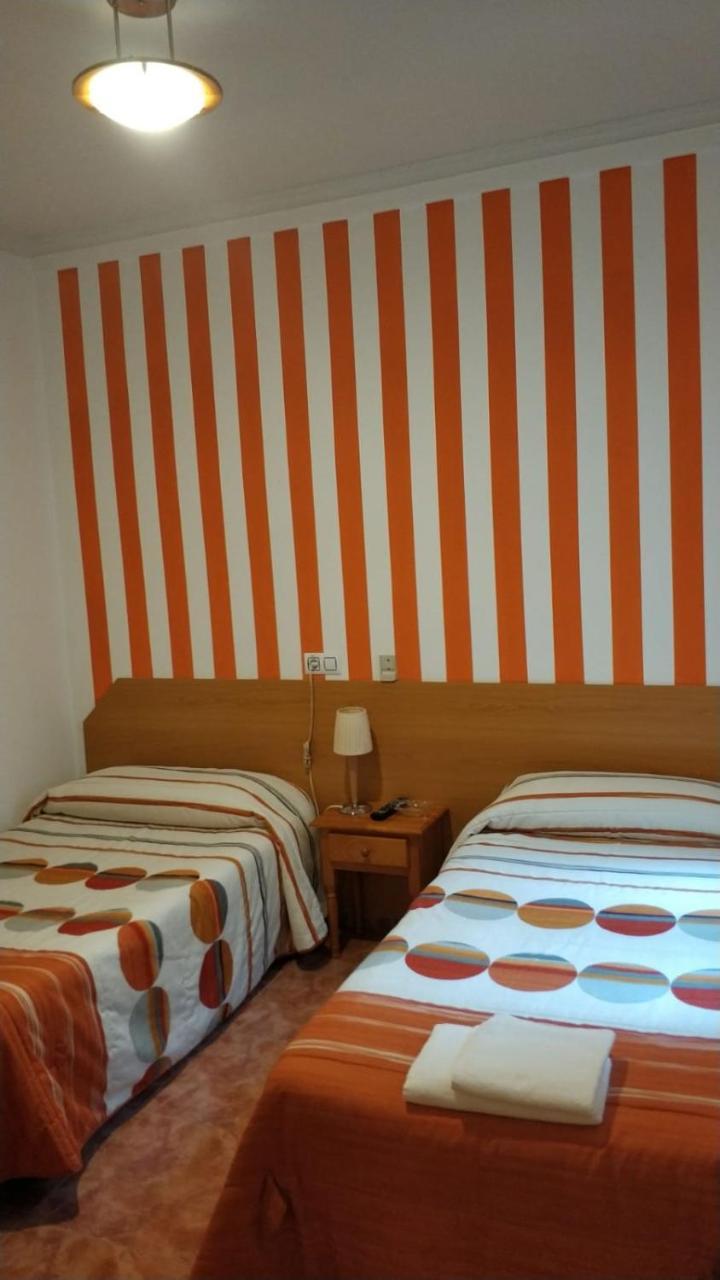 Pension Dominguez Madrid Esterno foto