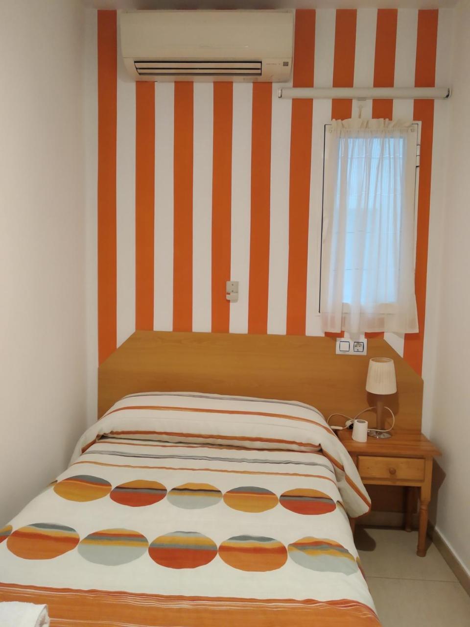 Pension Dominguez Madrid Esterno foto
